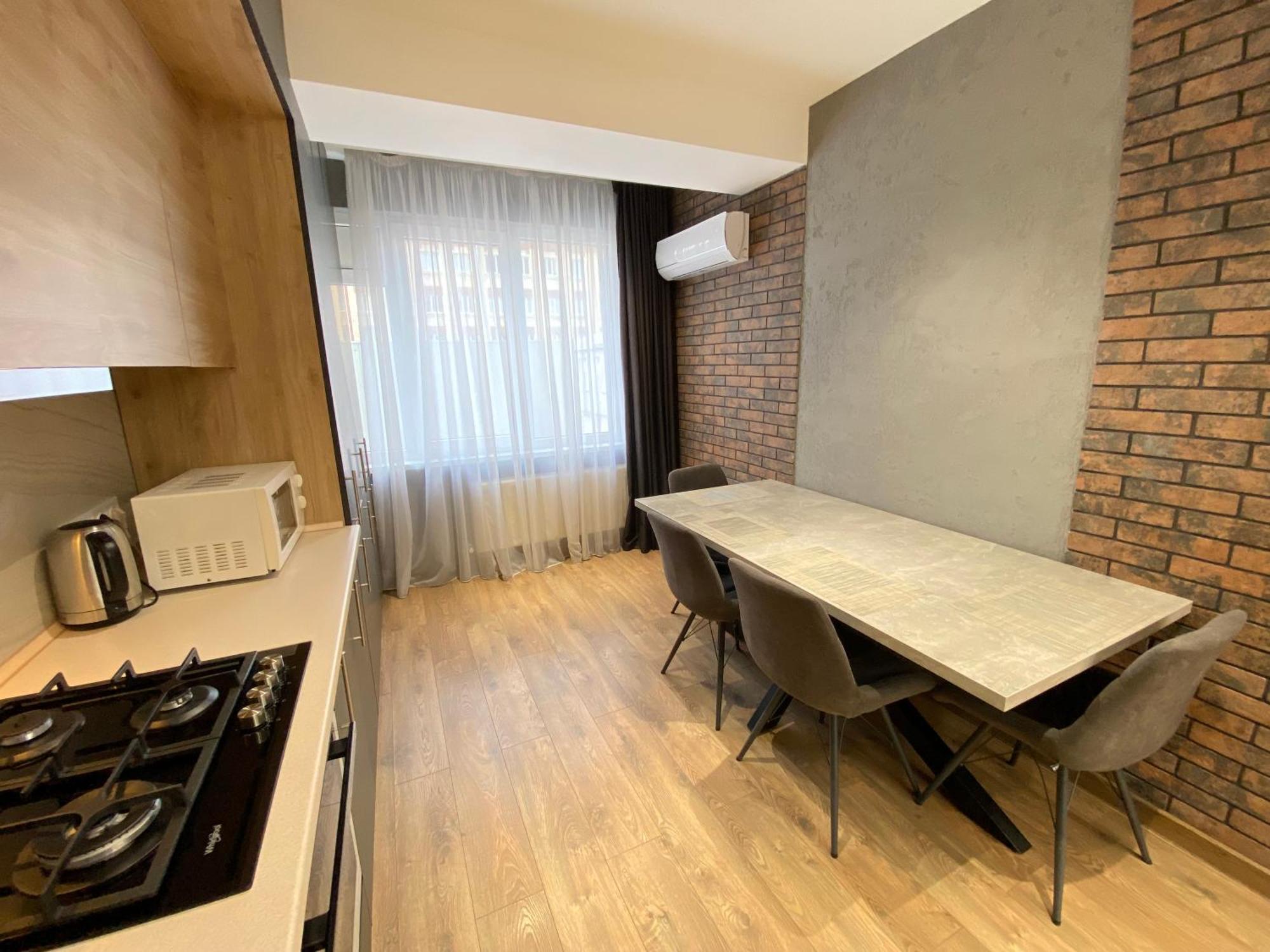 Rentnow Large And Cozy Apartment In The Center, Parking Chişinău Eksteriør billede