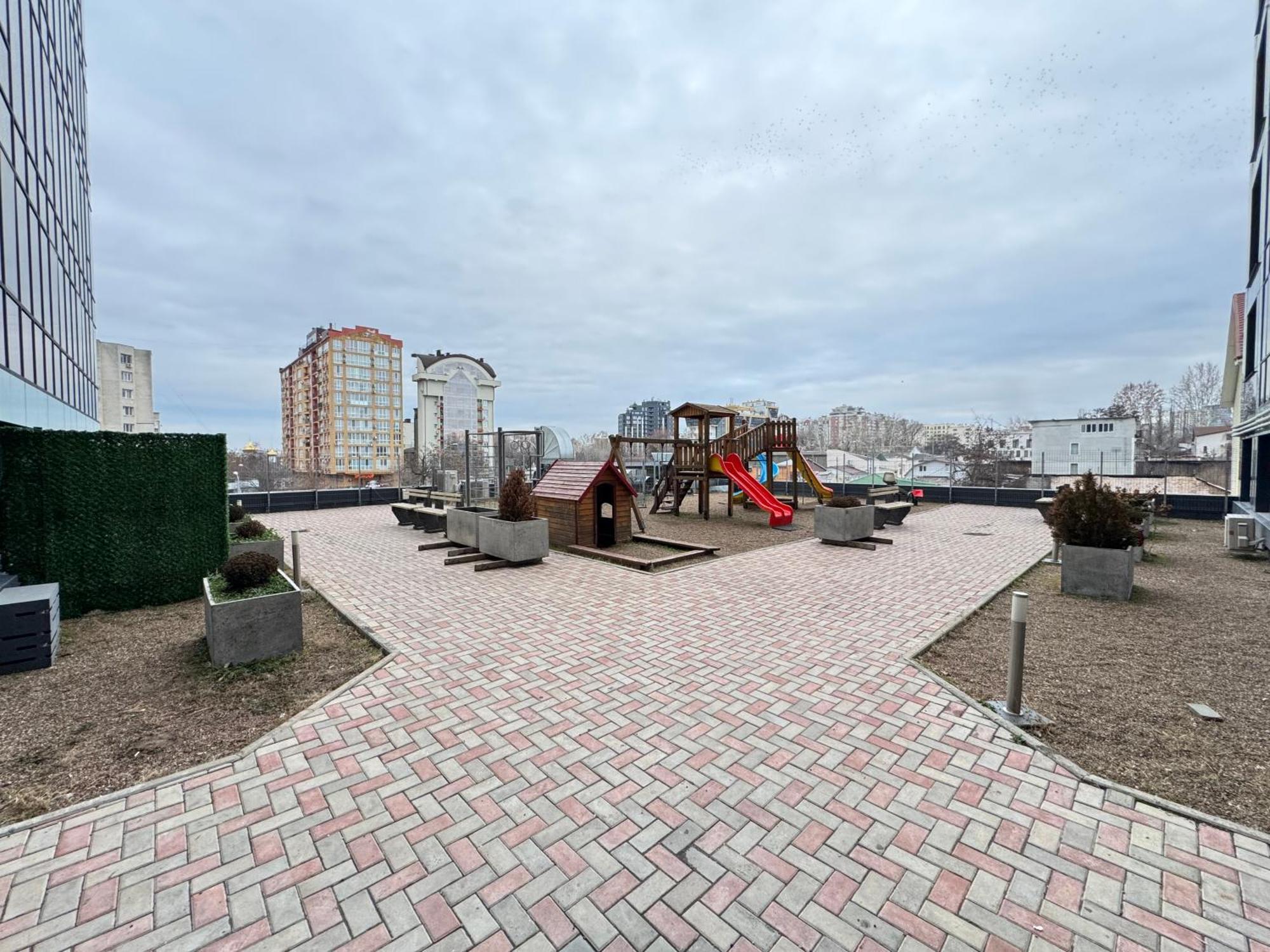 Rentnow Large And Cozy Apartment In The Center, Parking Chişinău Eksteriør billede