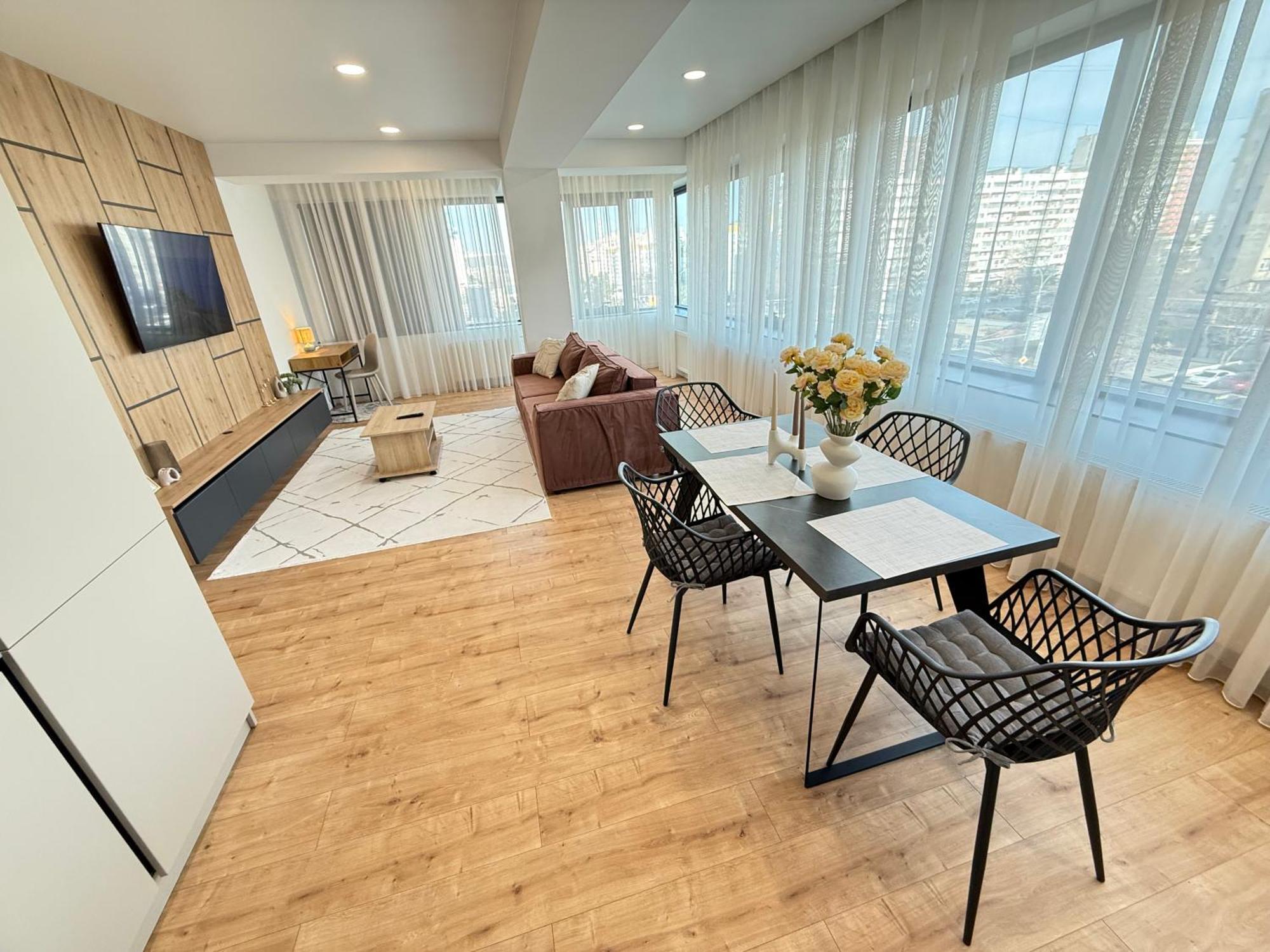 Rentnow Large And Cozy Apartment In The Center, Parking Chişinău Eksteriør billede